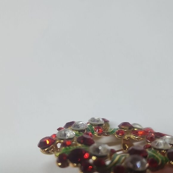 Gold Tone Red Green Clear Crystal Brooch with Wreath Design Womens Jewelry butte - Picture 6 of 6